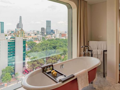 room detail thumbnail 2