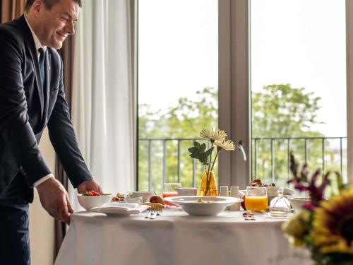 Sofitel Frankfurt Opera - image 3