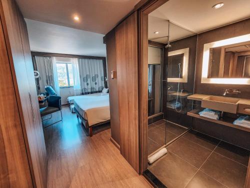 1 king bed, 1 sofa bed