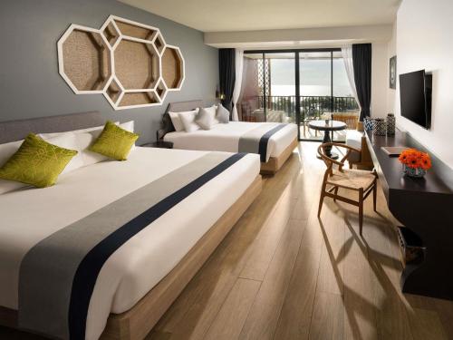 Family premier room with balcony and sea view