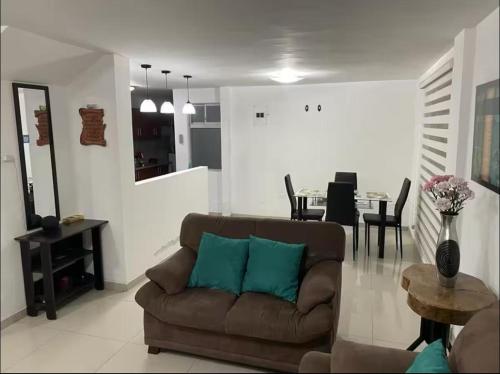 Létesítmények, Aeropuerto Internacional Quito, Habitación N3 (Aeropuerto Internacional Quito, Habitacion N3) in Puembo