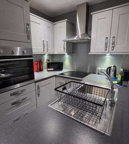 3 Bedroom FM Homes & Apartments Wishaw Motherwell in Вішоу