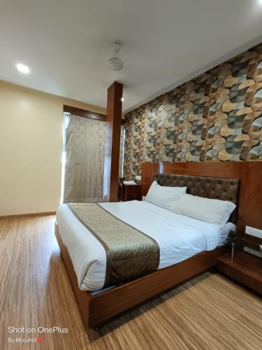 Hotel Avion Palace Near Exhibition Center in โกเรกัน