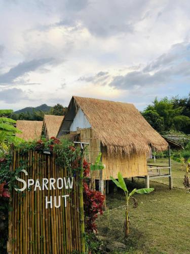 Sparrow Hut, Pai