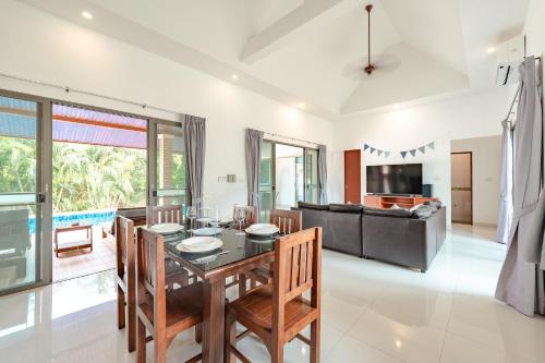 共用ラウンジ/TVエリア, Orchid Pool Villa Rawai in プーケット