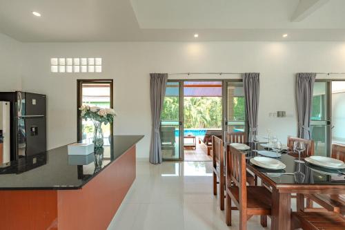 キッチン, Orchid Pool Villa Rawai in プーケット