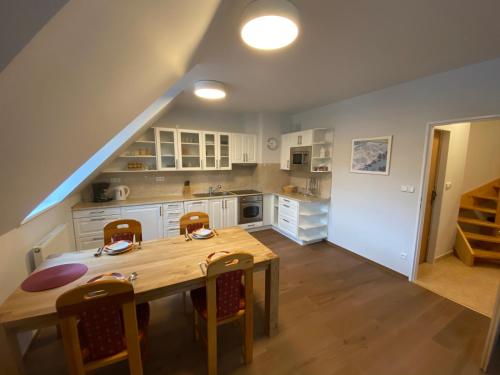 Rodinny apartman Stella, 3 loznice, 8 osob, u sjezdovky in Rokytnice nad Jizerou