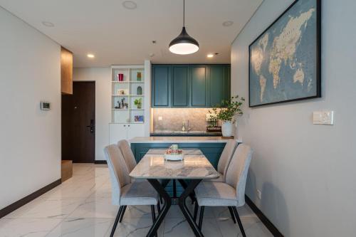 1 large elegant bedroom in Tillia - Empire City