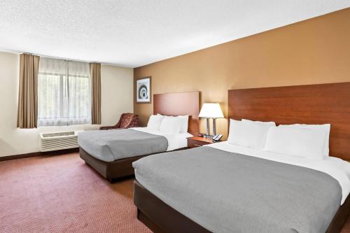 Quality Inn - image 11
