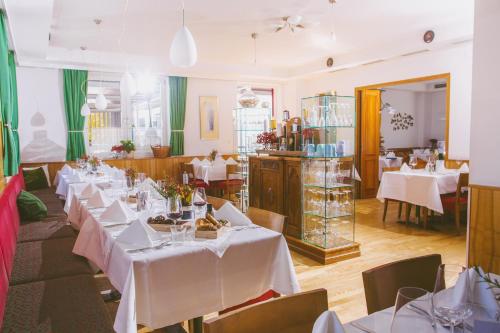 Restoran, Gasthof Zur Traube in Neckenmarkt