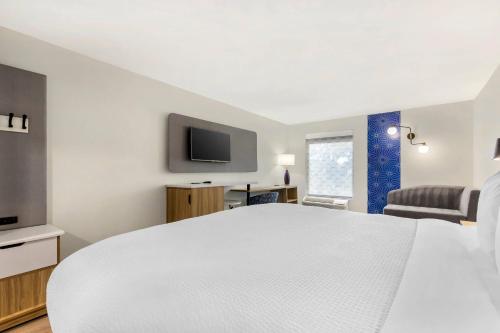Days Inn by Wyndham Manassas - image 6