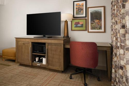 Hampton Inn & Suites by Hilton Whitefish Room Type - King Room - Non-Smoking