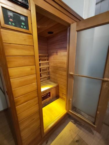Central and stylish apartment with private Sauna!, Sofia (Foto 6)