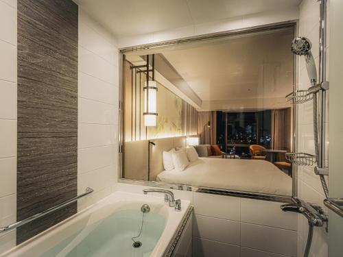room detail thumbnail 2