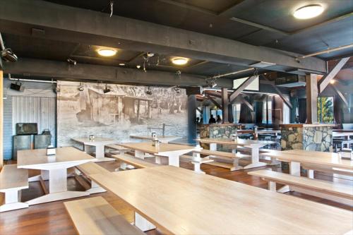 酒吧/高級酒吧, 金達拜恩湖大酒店 (Lake Jindabyne Hotel) in 金達拜恩