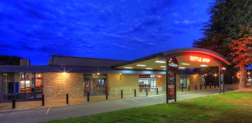 入口, 金達拜恩湖大酒店 (Lake Jindabyne Hotel) in 金達拜恩