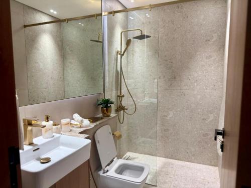 Modern 1BD APT In Binghatti Burj Khalifa Skyline, Dubai (Foto 2)