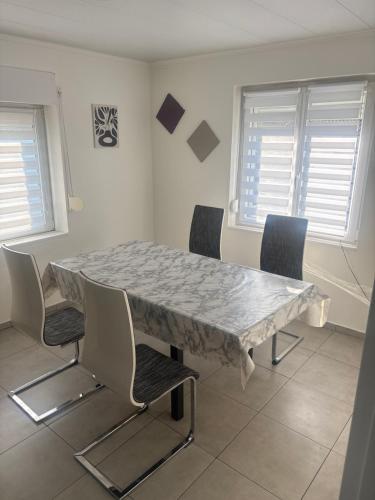 Maison chaleureuse Calme et tranquillité assurés Parking privé (Maison chaleureuse Calme et tranquillite assures Parking prive) in 熱斯波爾桑