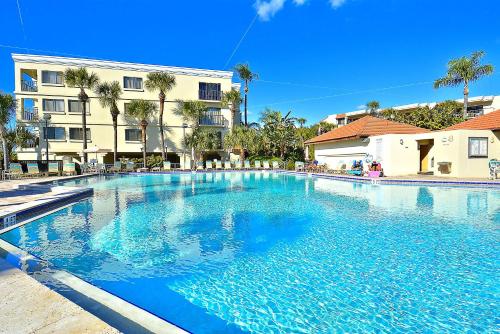 Lands End 1-203 Pool View in St Pete Beach, USA
