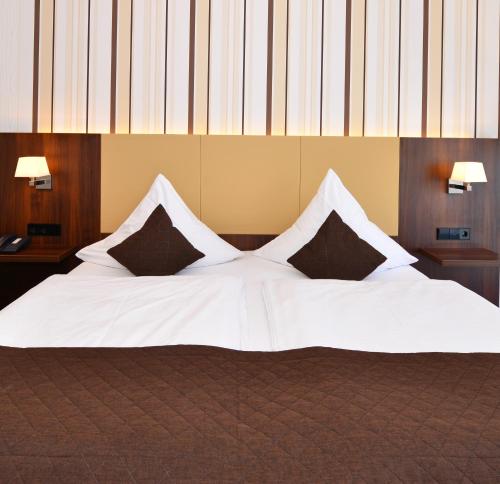 1 queen bed, 1 twin bed, 1 sofa bed