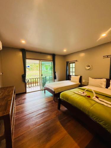 Ban Choeng Kao in Klong Hin Bay