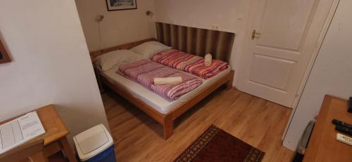 1 double bed