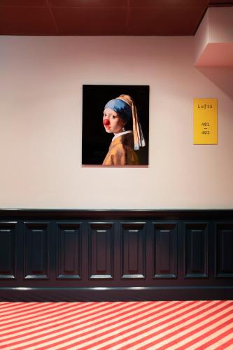 City Hotel - image 43