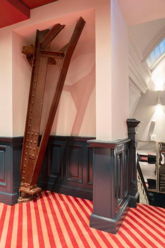 City Hotel - image 44