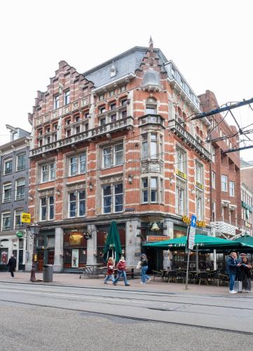 City Hotel - image 25