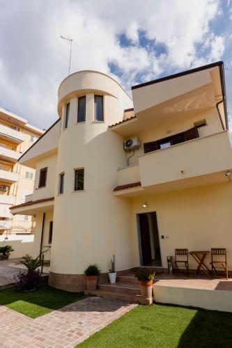 Exterior view, Luna di Sale - Romantic Sea Rooms & Apartments in Reggio Calabria