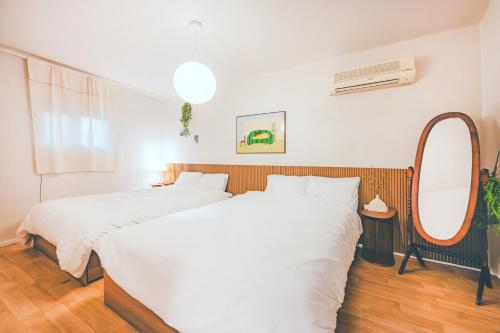 Private house of a newlywed couple in Sinchon, Seúl