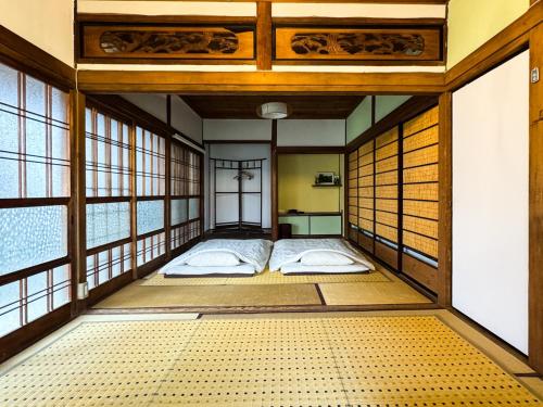 ギャラリー宿　INNAHOUSE ANDAGALLERY