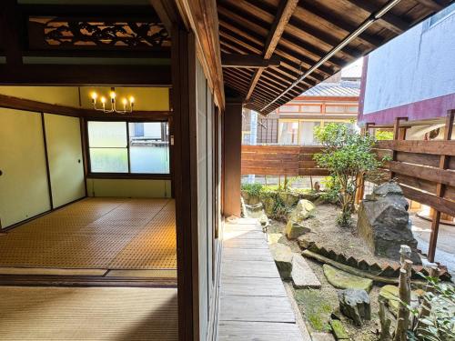 ギャラリー宿　INNAHOUSE ANDAGALLERY