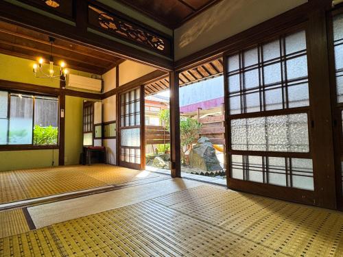 ギャラリー宿　INNAHOUSE ANDAGALLERY