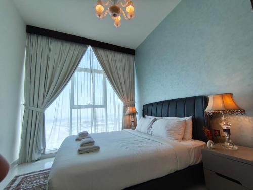 Burj View 1BHK near Down Town - Panoramic Balcony View -Pool and Gym, Dubai (photo 9)