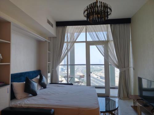 Burj View 1BHK near Down Town - Panoramic Balcony View -Pool and Gym, Dubai (photo 7)