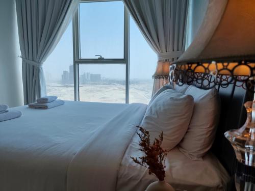 Burj View 1BHK near Down Town - Panoramic Balcony View -Pool and Gym, Dubai (photo 10)
