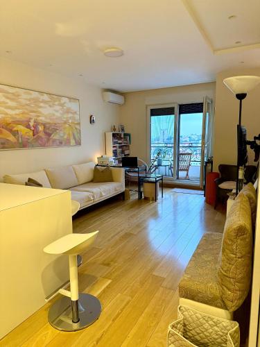 Cozy Luxury Studio with City View - image 4