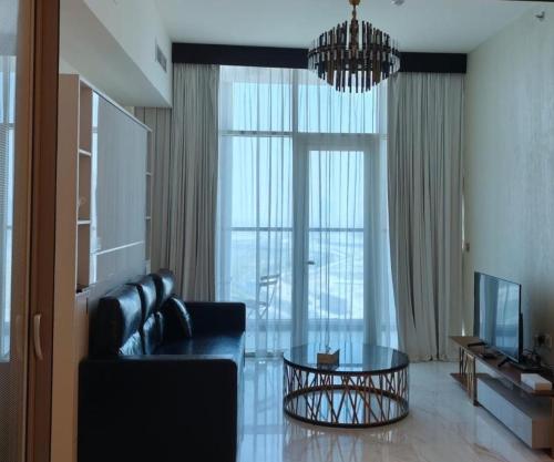 Burj View 1BHK near Down Town - Panoramic Balcony View -Pool and Gym, Dubai (photo 6)