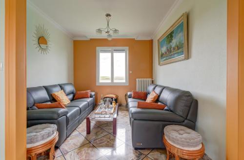 Koplietošanas atpūtas telpa ar TV, Gîte Le Vert'Pétillant (Gite Le Vert'Petillant) in Vert-Toulon