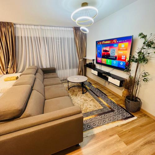 N2 Big TV &sofa kids play area Arte Cheras 4bed8pax, Kuala Lumpur