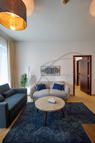 Fabulous 2BHK Full Burj Khalifa and Fountain Views Apartment by WS Holiday Homes, Дубай (фото 5)