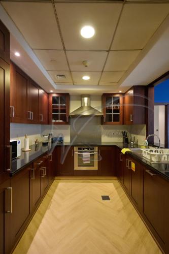 Fabulous 2BHK Full Burj Khalifa and Fountain Views Apartment by WS Holiday Homes, Дубай (фото 6)
