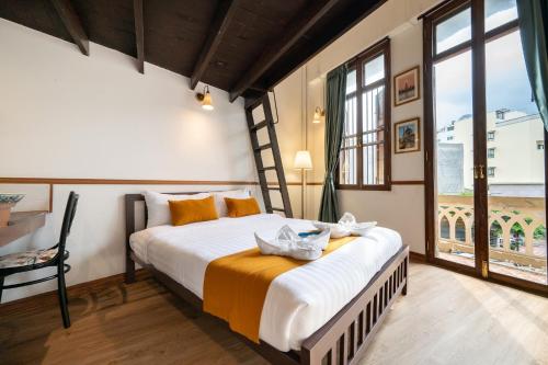 room detail thumbnail 1