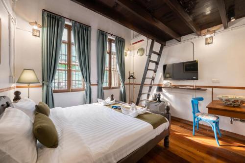 room detail thumbnail 0