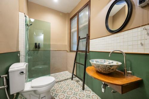 room detail thumbnail 2