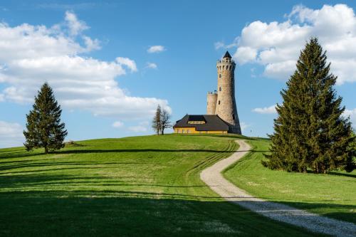 Tuvākā izklaides vieta, Hotel Pohoda in Stare Mesto Pod Sneznikem