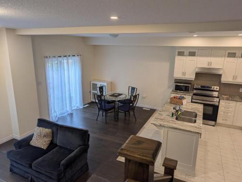 อาหารและเครื่องดื่ม, Modern 3BR Home Near Niagara Falls & Welland Canal in เวลแลนด์ (ON)