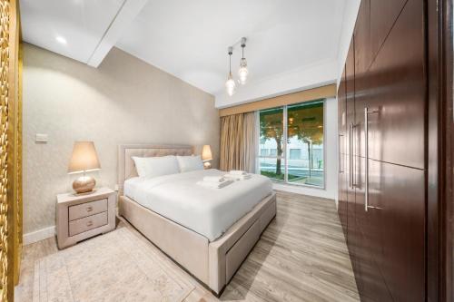 Prime Dubai Marina Spot - Beach, Dining and leisure
