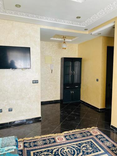 AriAri Convenience family Apartment in Charaf